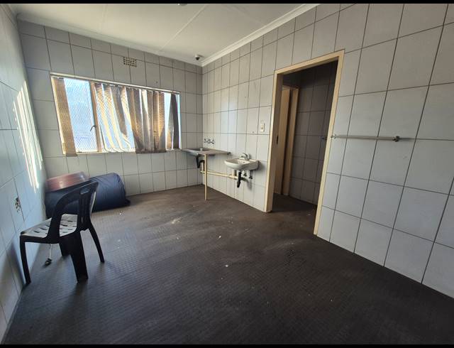 620M² WAREHOUSE FOR SALE IN KNIGHTS